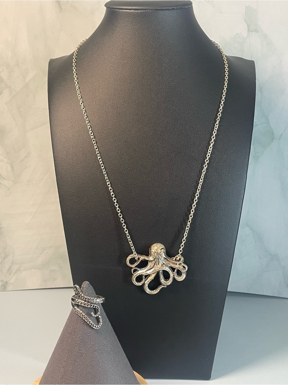 unisex Silver Octopus Pendant Necklace 2 piece Sea-Inspired Jewelry set